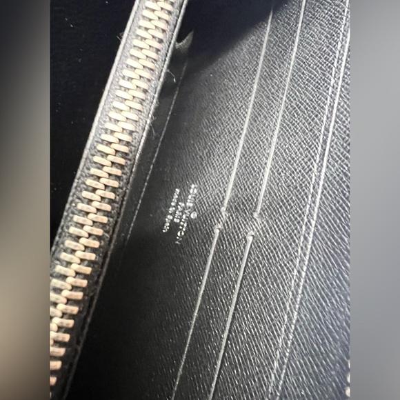 LOUIS VUITTON-CA0123 Black Epi Leather Zippy Wallet - Picture 9 of 14
